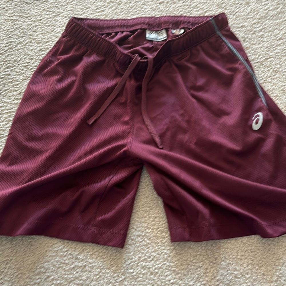 ASICS men’s large burgundy running shorts 7’’